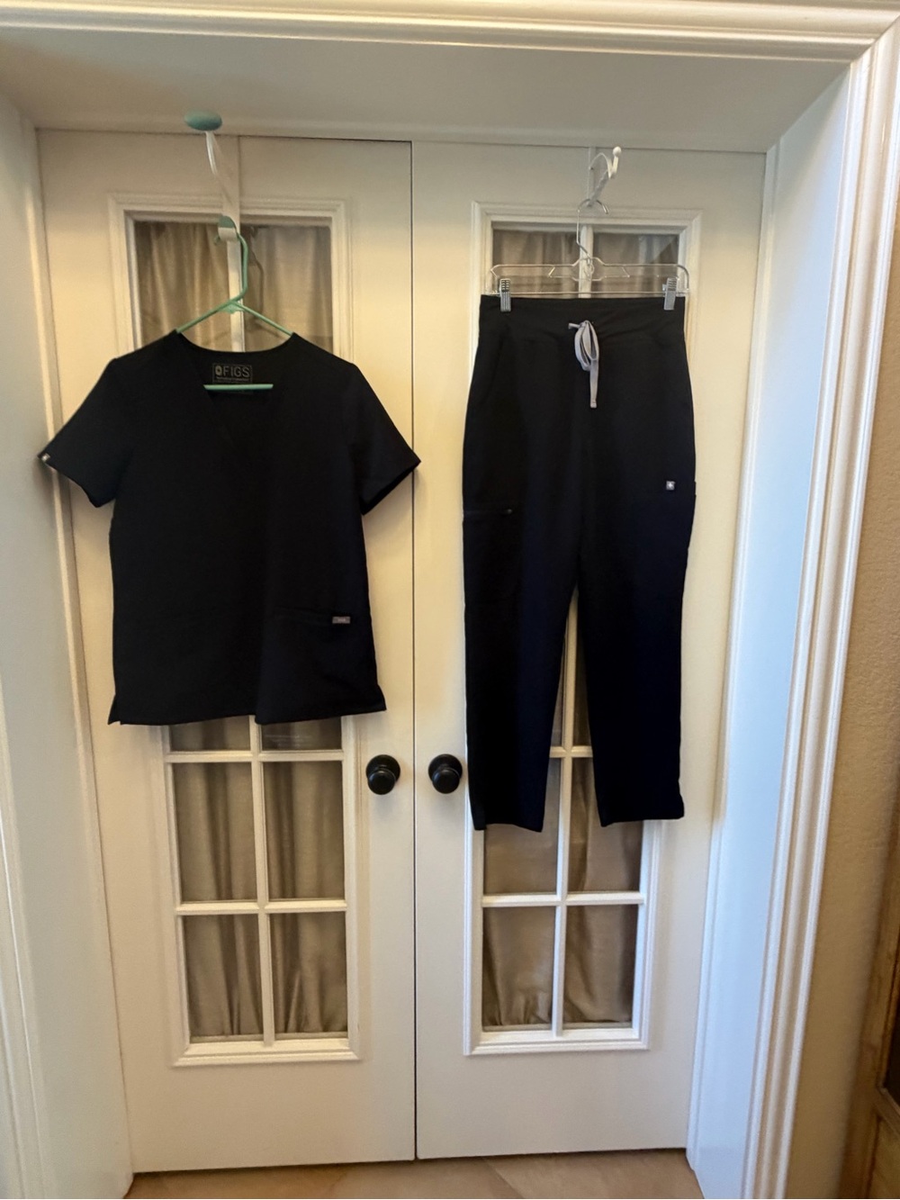 SMALL Black Women’s Figs Scrubs Set PETITE Pants EUC
